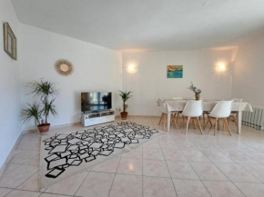 Grand T2 proche centre ville, vue mer et montagne